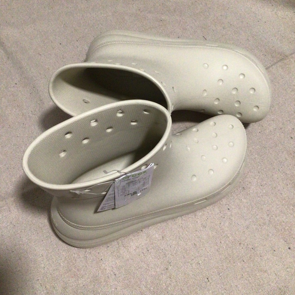 Iconic crocs comfort boots. New never worn. Men size 11